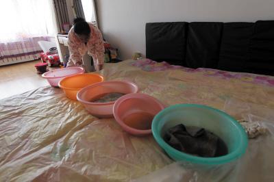 敦煌楼上漏水，住户失联，小区没物管，业主维权难！律师来支招……